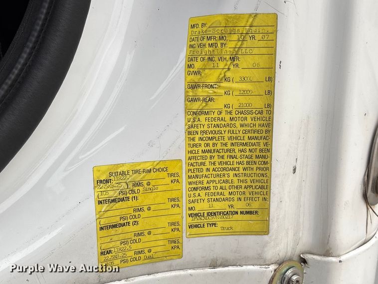 image for item FC5704 2007 Freightliner Business Class M2 bucket truck
