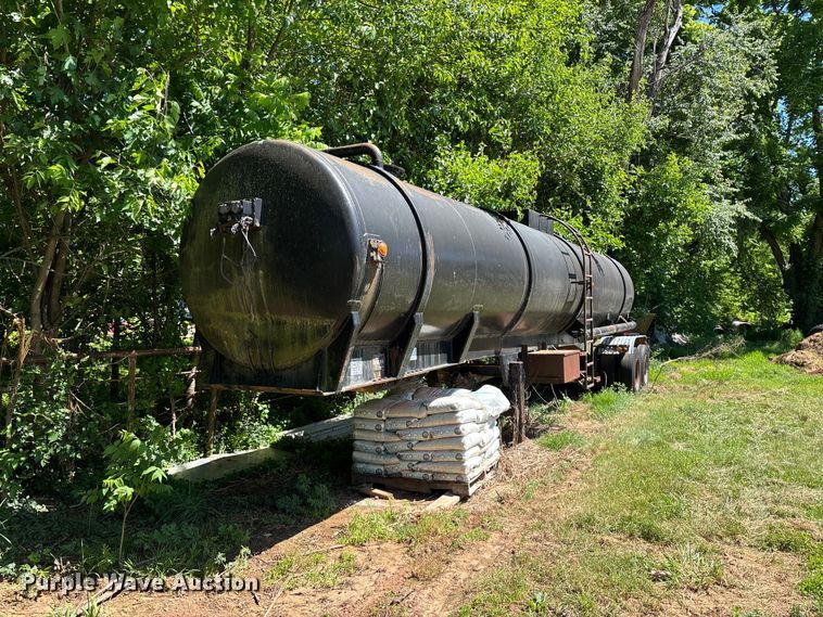 image for item FG0354 2010 Trailmaster Tanks, Inc. oil tank trailer