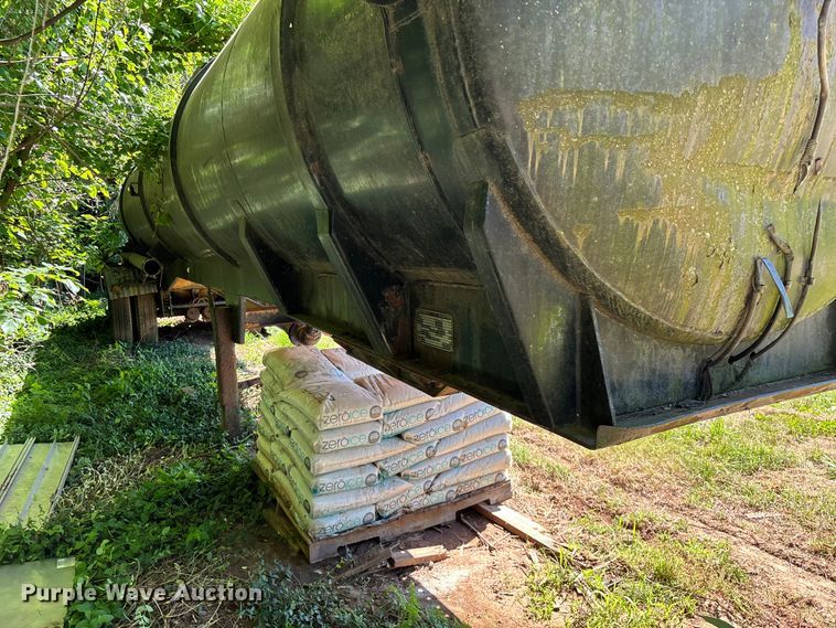 image for item FG0354 2010 Trailmaster Tanks, Inc. oil tank trailer