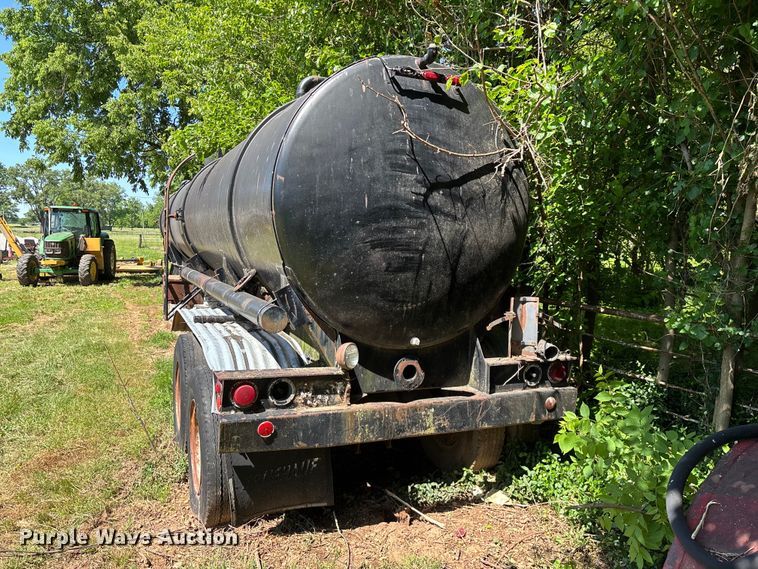 image for item FG0354 2010 Trailmaster Tanks, Inc. oil tank trailer