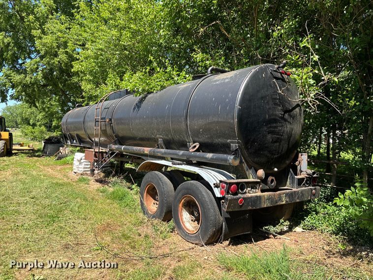 image for item FG0354 2010 Trailmaster Tanks, Inc. oil tank trailer
