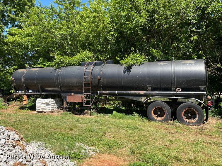 image for item FG0354 2010 Trailmaster Tanks, Inc. oil tank trailer
