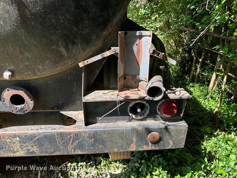 image for item FG0354 2010 Trailmaster Tanks, Inc. oil tank trailer