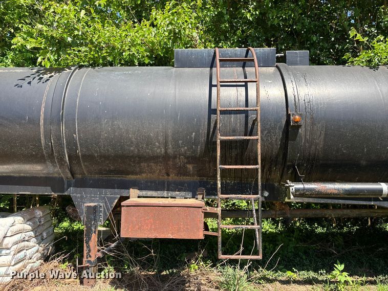 image for item FG0354 2010 Trailmaster Tanks, Inc. oil tank trailer