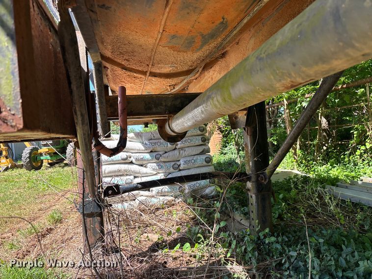 image for item FG0354 2010 Trailmaster Tanks, Inc. oil tank trailer