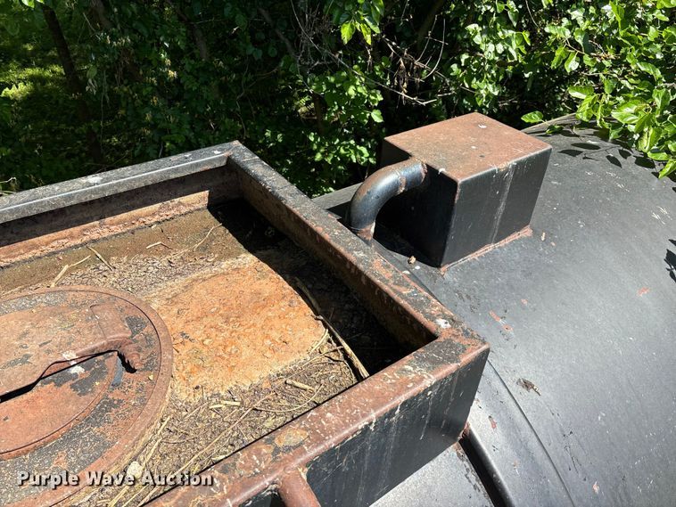 image for item FG0354 2010 Trailmaster Tanks, Inc. oil tank trailer