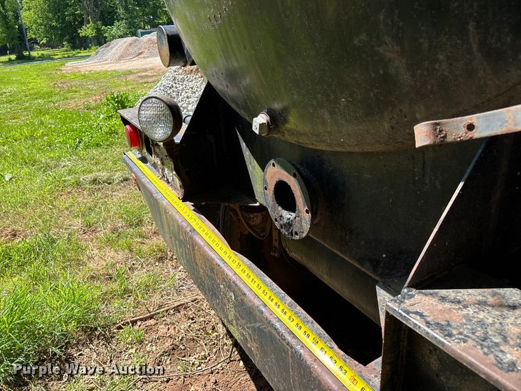 image for item FG0354 2010 Trailmaster Tanks, Inc. oil tank trailer