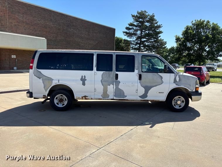 image for item FG0361 2006 Chevrolet Express 3500 van