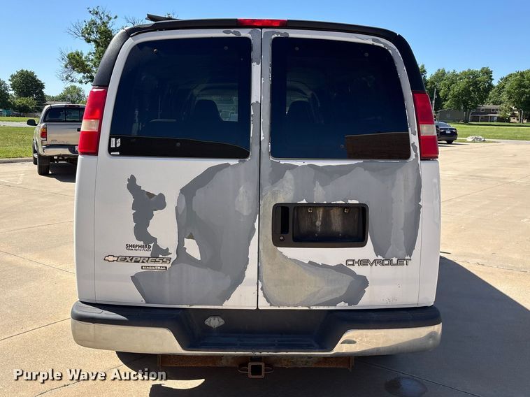 image for item FG0361 2006 Chevrolet Express 3500 van