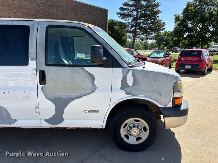 image for item FG0361 2006 Chevrolet Express 3500 van