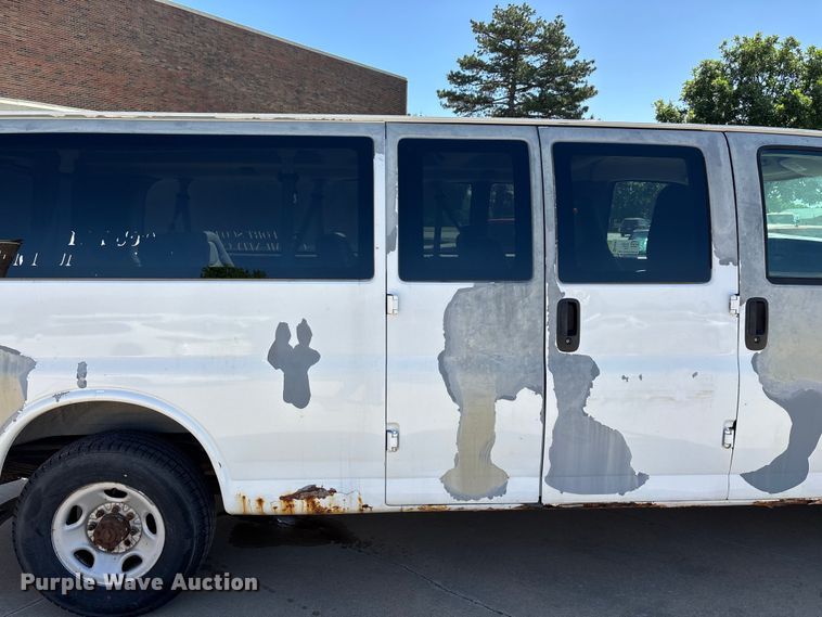 image for item FG0361 2006 Chevrolet Express 3500 van