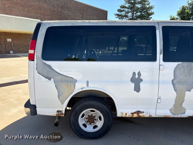 image for item FG0361 2006 Chevrolet Express 3500 van