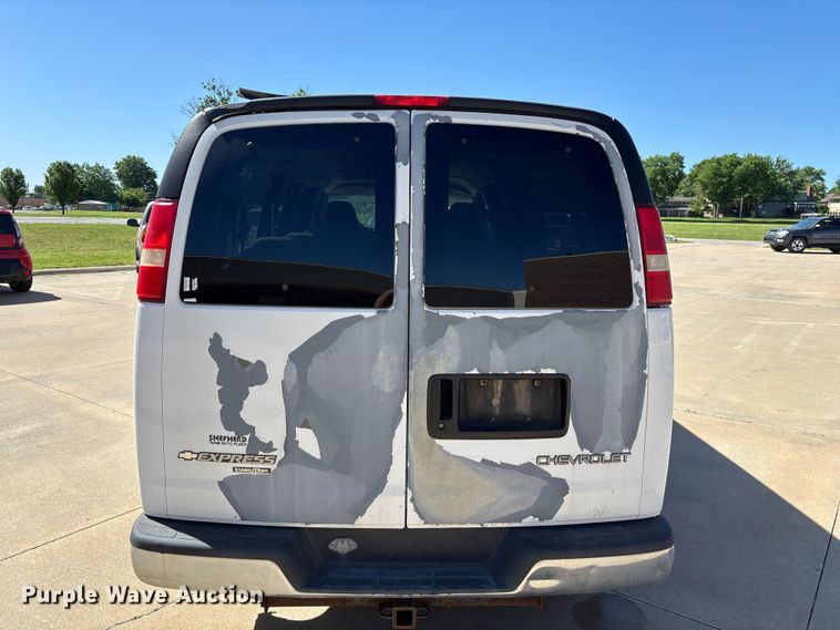 image for item FG0361 2006 Chevrolet Express 3500 van