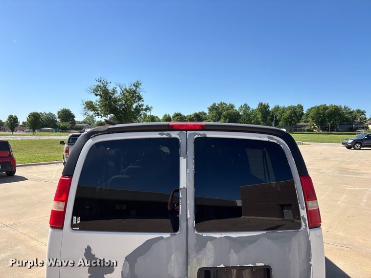 image for item FG0361 2006 Chevrolet Express 3500 van