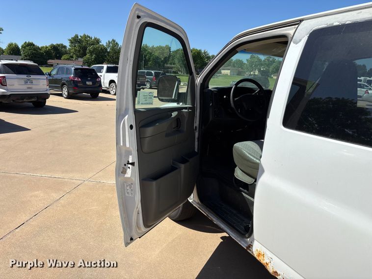image for item FG0361 2006 Chevrolet Express 3500 van