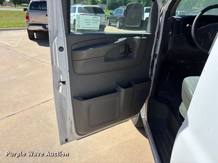 image for item FG0361 2006 Chevrolet Express 3500 van