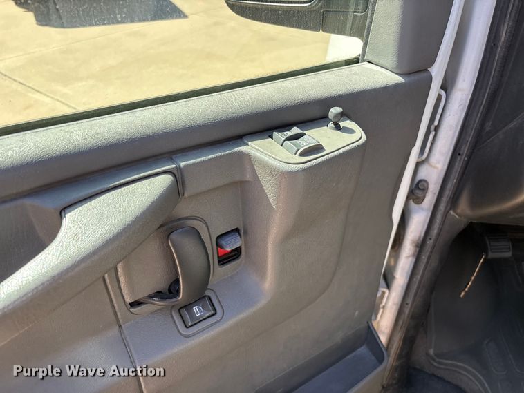 image for item FG0361 2006 Chevrolet Express 3500 van