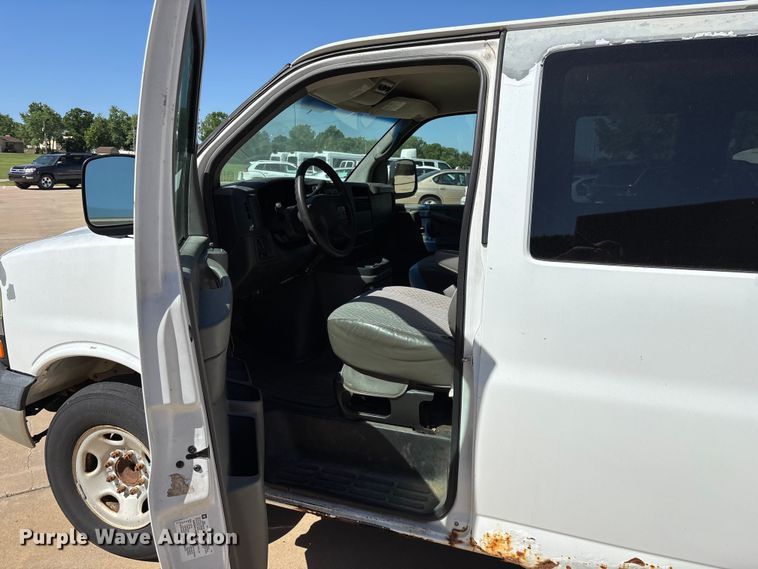 image for item FG0361 2006 Chevrolet Express 3500 van