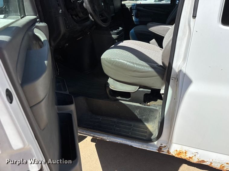 image for item FG0361 2006 Chevrolet Express 3500 van