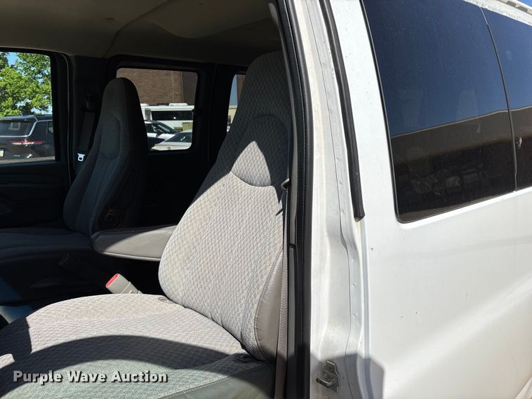 image for item FG0361 2006 Chevrolet Express 3500 van