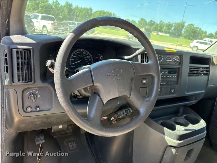image for item FG0361 2006 Chevrolet Express 3500 van