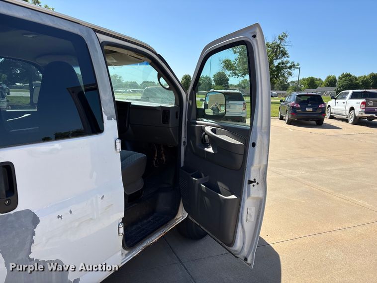 image for item FG0361 2006 Chevrolet Express 3500 van