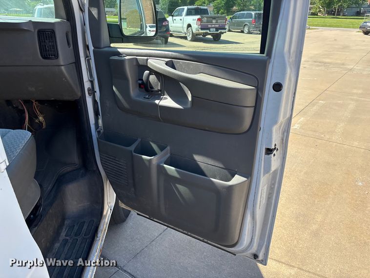 image for item FG0361 2006 Chevrolet Express 3500 van