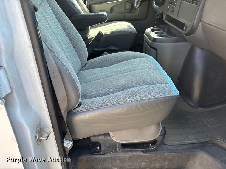 image for item FG0361 2006 Chevrolet Express 3500 van