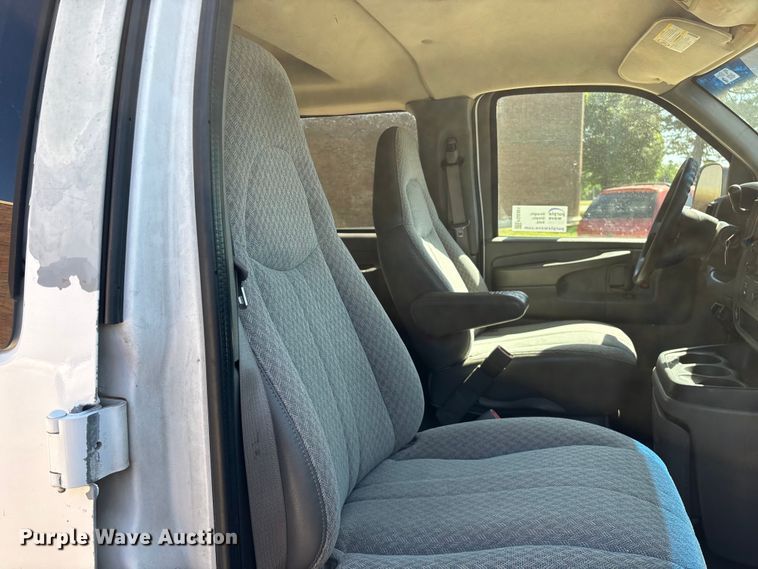 image for item FG0361 2006 Chevrolet Express 3500 van