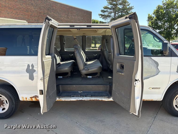 image for item FG0361 2006 Chevrolet Express 3500 van
