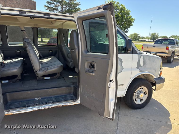 image for item FG0361 2006 Chevrolet Express 3500 van