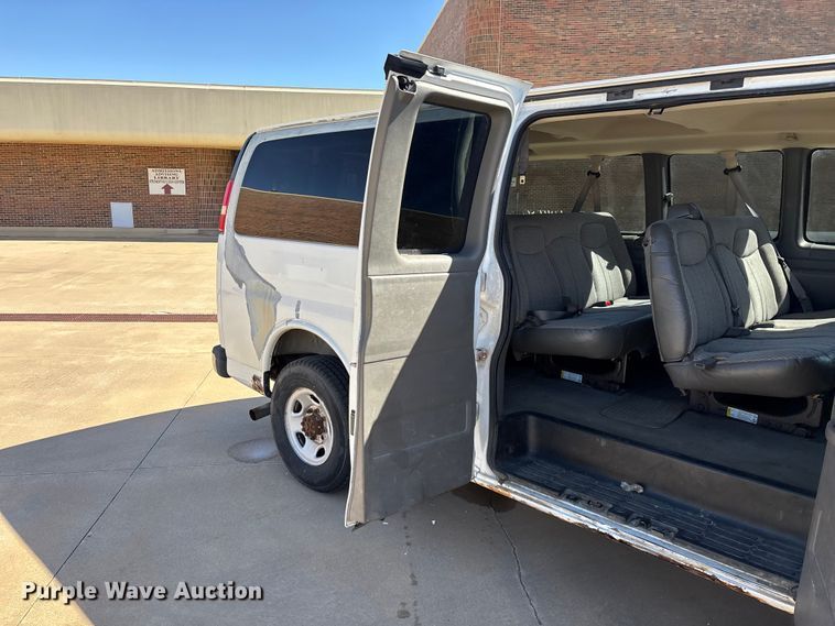 image for item FG0361 2006 Chevrolet Express 3500 van