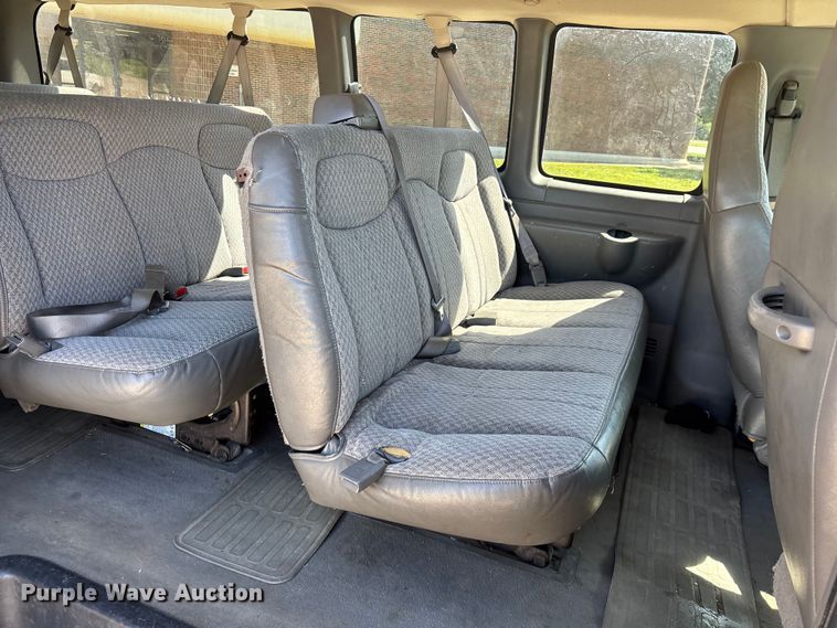 image for item FG0361 2006 Chevrolet Express 3500 van