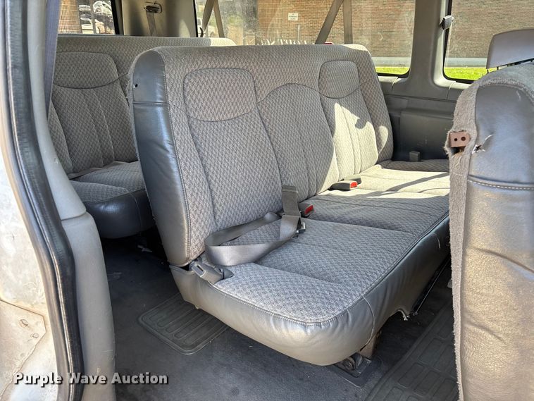 image for item FG0361 2006 Chevrolet Express 3500 van