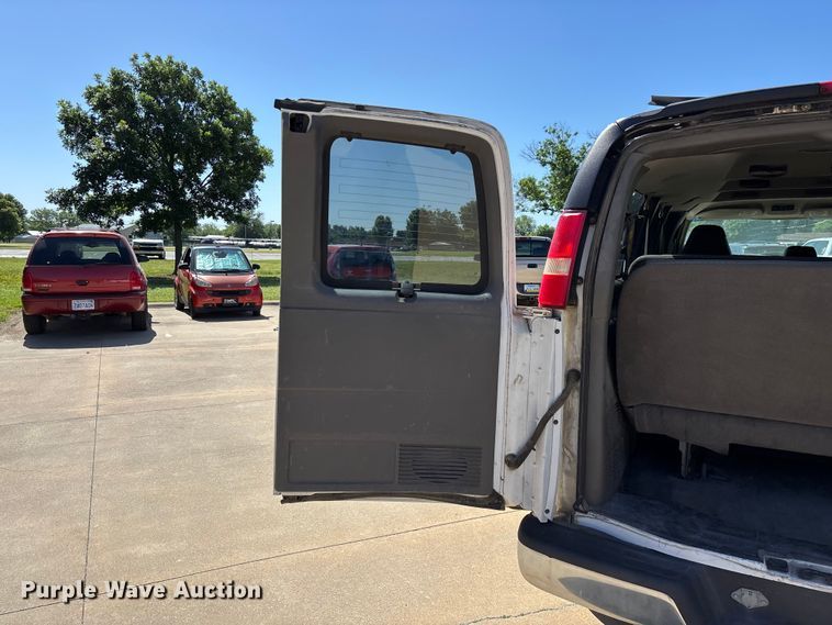 image for item FG0361 2006 Chevrolet Express 3500 van