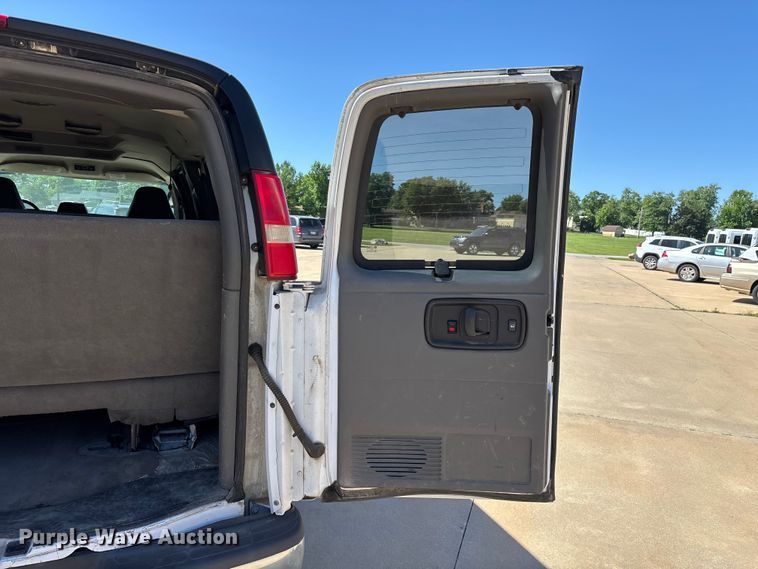 image for item FG0361 2006 Chevrolet Express 3500 van