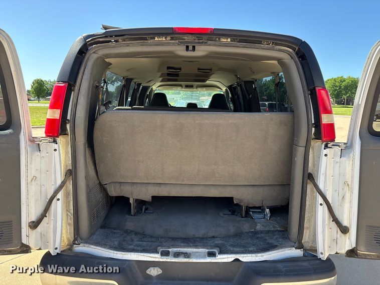 image for item FG0361 2006 Chevrolet Express 3500 van