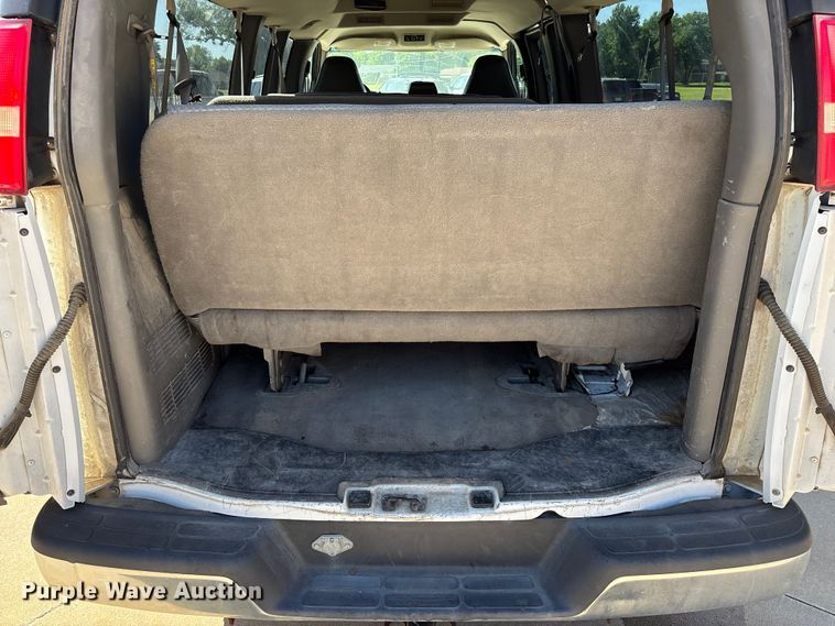 image for item FG0361 2006 Chevrolet Express 3500 van