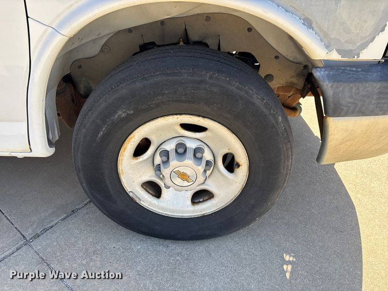 image for item FG0361 2006 Chevrolet Express 3500 van