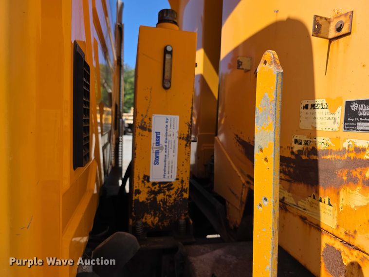 image for item FH6002 2008 International 7400 Crew Cab dump truck