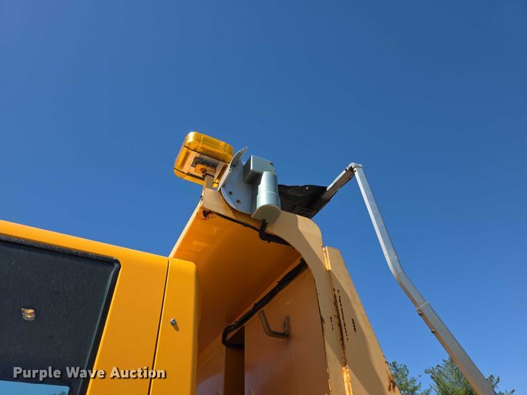 image for item FH6002 2008 International 7400 Crew Cab dump truck