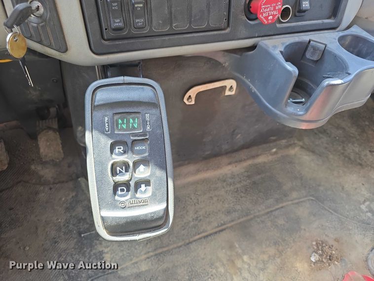 image for item FH6002 2008 International 7400 Crew Cab dump truck