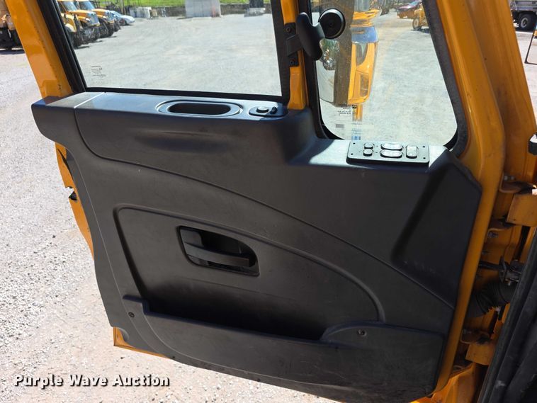 image for item FH6002 2008 International 7400 Crew Cab dump truck