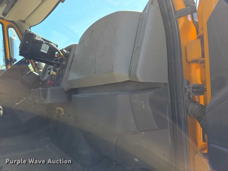 image for item FH6002 2008 International 7400 Crew Cab dump truck