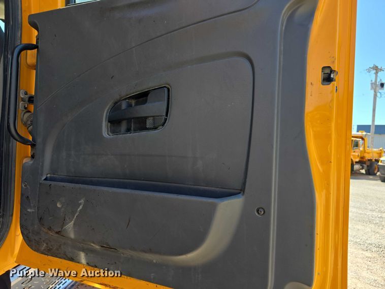 image for item FH6002 2008 International 7400 Crew Cab dump truck