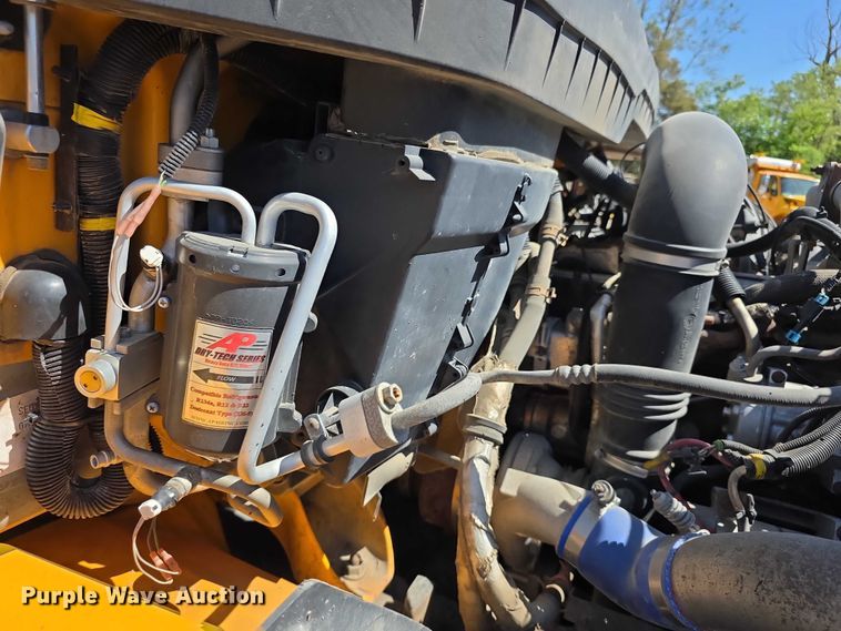 image for item FH6002 2008 International 7400 Crew Cab dump truck