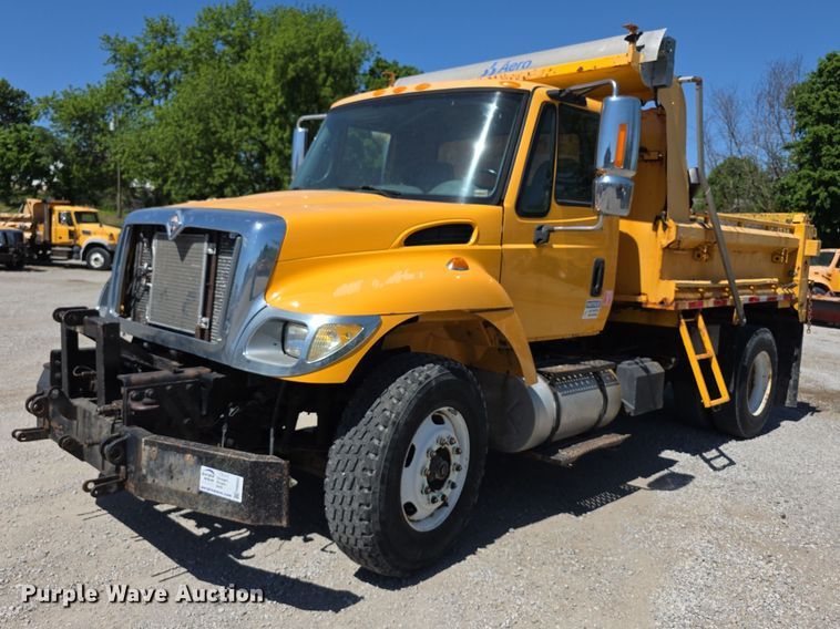 image for item FH6003 2006 International 7400 dump truck