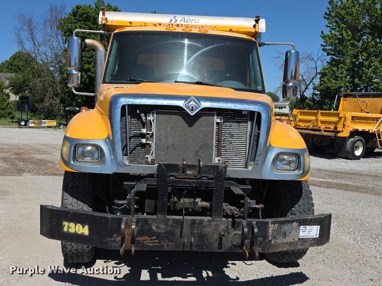 image for item FH6003 2006 International 7400 dump truck