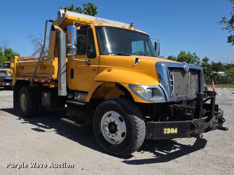 image for item FH6003 2006 International 7400 dump truck