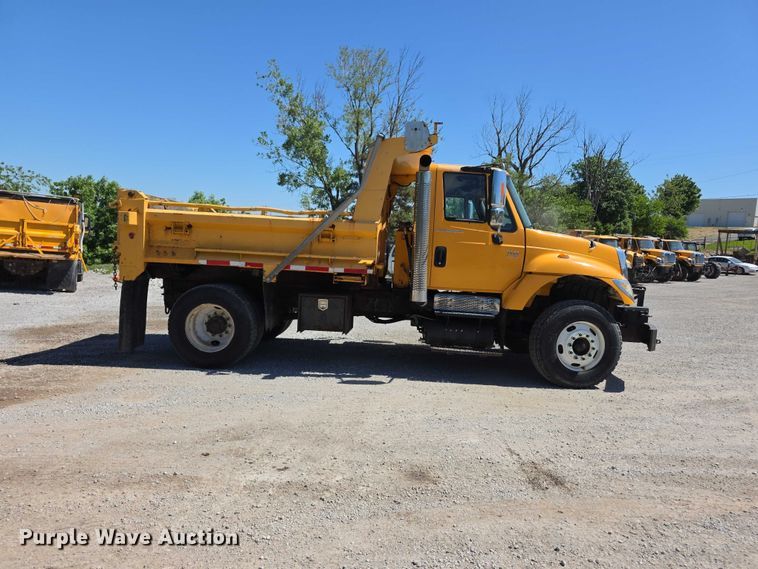 image for item FH6003 2006 International 7400 dump truck